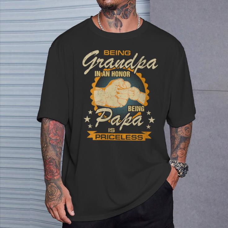 Damen Being Grandpa Is An Honor Being Papa Is Priceless Best Dad Mit-Ausschnitt T-Shirt Geschenke für Ihn