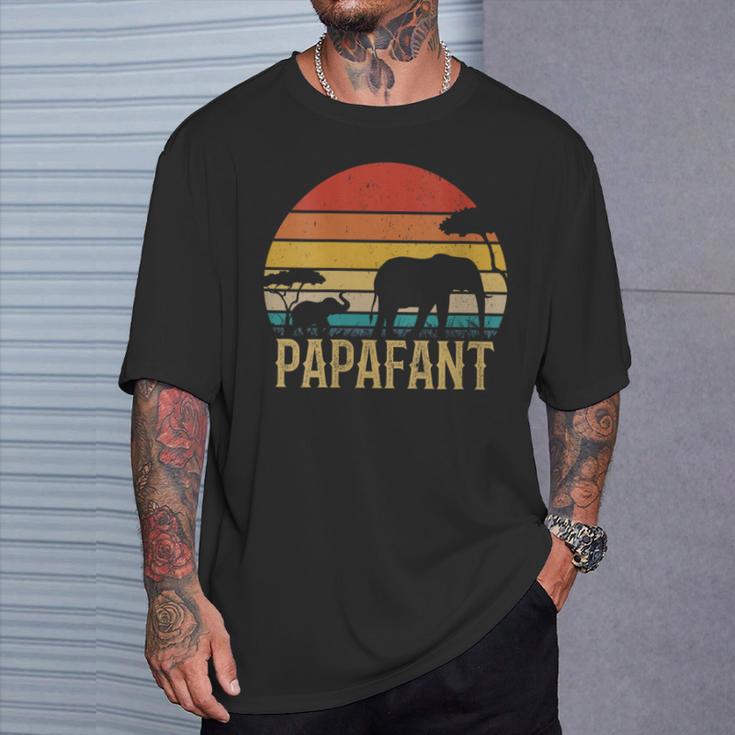 Damen Papafant Papa Elefant Retrointage Sunsetatertag Savanne Mit-Ausschnitt T-Shirt Geschenke für Ihn