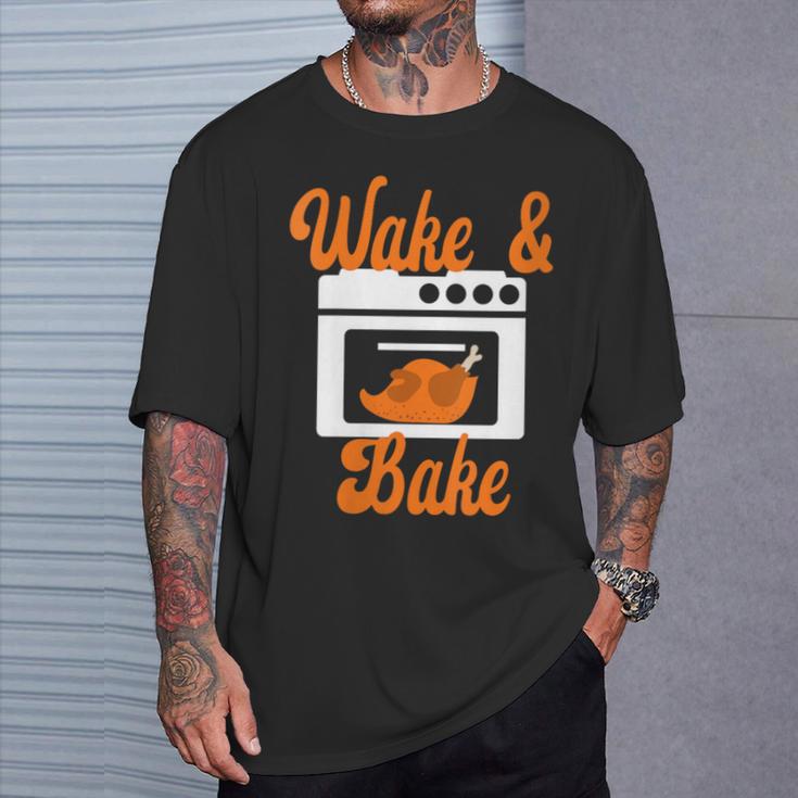 Damen Wake & Bake Thanksgiving Truthahn Lustiger Papa Witz Friendsgiving Mit-Ausschnitt T-Shirt Geschenke für Ihn