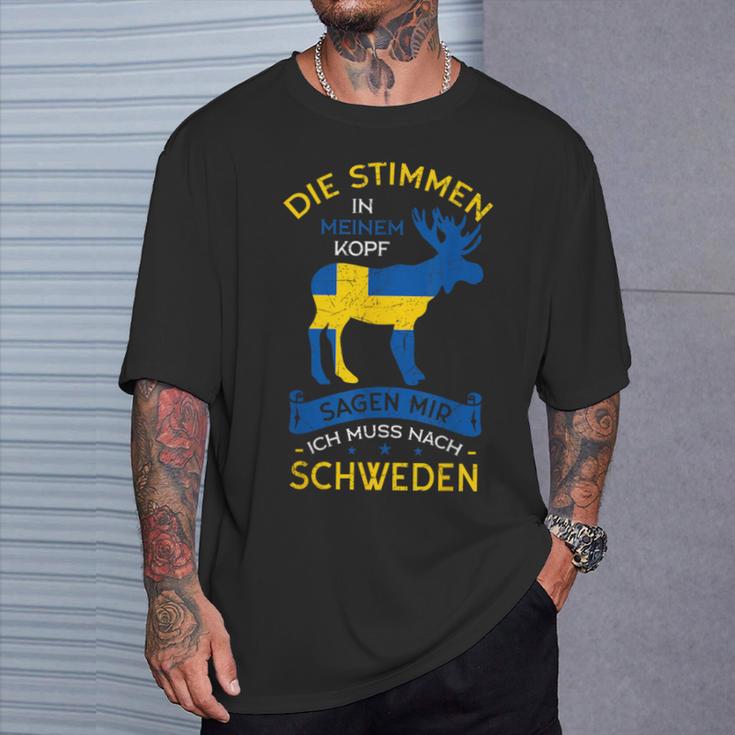 Die Stimmen In Meinem Kopf Sagen Mir Ich Muss Nach Schweden T-Shirt Geschenke für Ihn