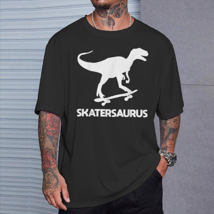 Dinosaurs Skate On Skateboard Skateboarding T-Rex T-Shirt Gifts for Him