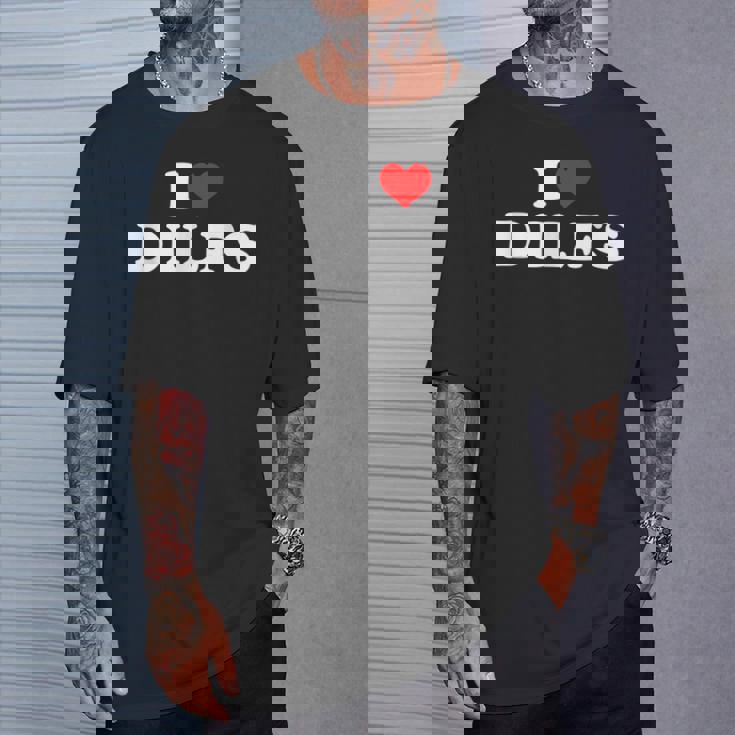 Divertido Me Encantan Los Dilf Me Encantan Los Dilf Red Heart Cool Camiseta unisex Regalos para él