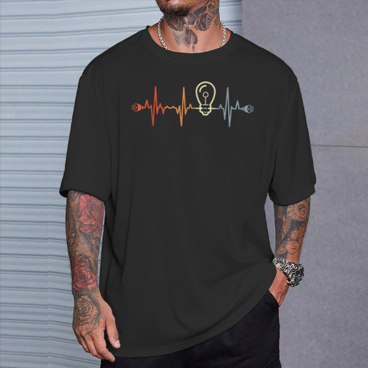 Electrician Heartbeat Electronics Technician Heart Line T-Shirt Geschenke für Ihn