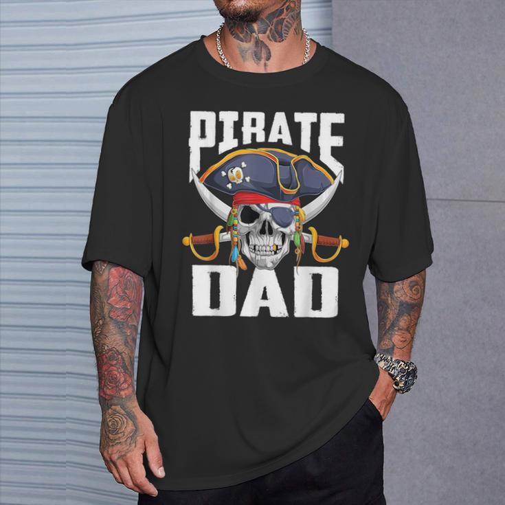 Family Skull Pirate Dad Jolly Roger Crossbones Flag T-Shirt Gifts for Him