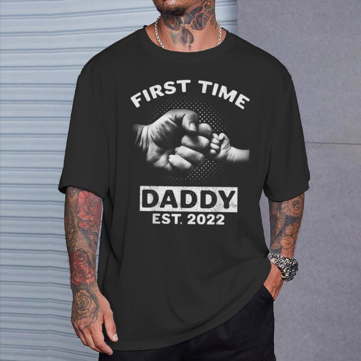 First Time Daddy New Dad Est 2022 Fathers Day T-Shirt Gifts for Him