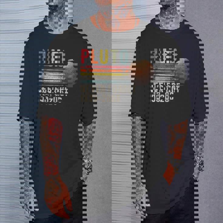 Never Forget Pluto Estilo Retro Divertido Espacio Divertido Ciencia Divertida Camiseta unisex Regalos para él