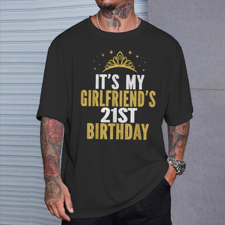 It's My Girlfriend's 21St Birthday 21 Years Old Woman T-Shirt Gifts for Him
