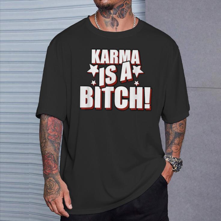 Karma Is A Bitch Slogan T-Shirt Geschenke für Ihn