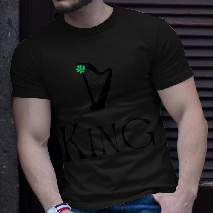 King Surname Irish Family Name Heraldic Celtic Harp T-Shirt Gifts for Him