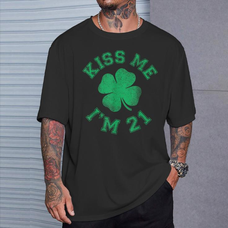 Kiss Me I'm 21 St Patrick's Day Birthday 21 Years Old T-Shirt Gifts for Him