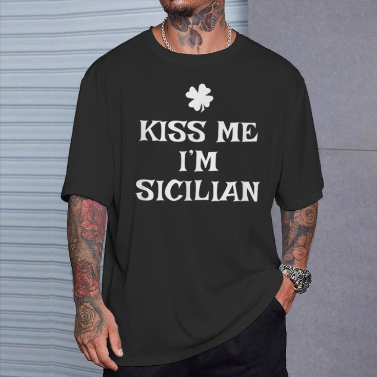 Kiss Me I'm Sicilian St Patrick's Day Irish Sicilia T-Shirt Gifts for Him