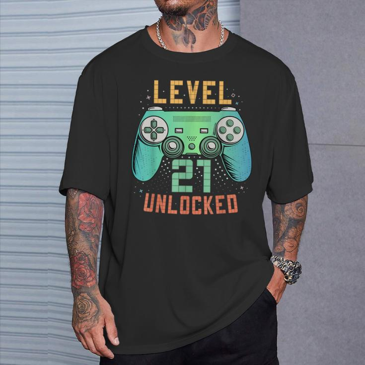 Level 21 Unlocked 21St Birthday Gamer 21 Year Old Male T-Shirt Gifts for Him
