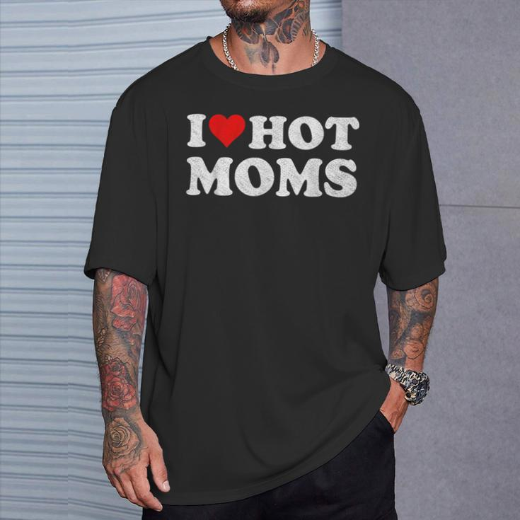 I Love Hot Moms I Heart Hot Moms Distressed Retro Vintage T-Shirt Gifts for Him