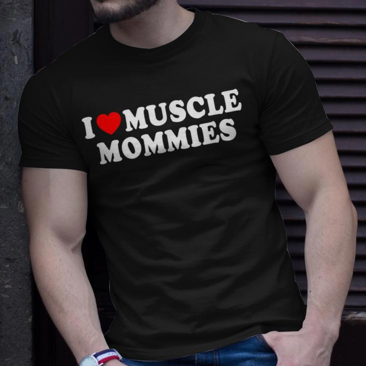 I Love Muscle Mommies I Heart Muscle Mommy T-Shirt Gifts for Him