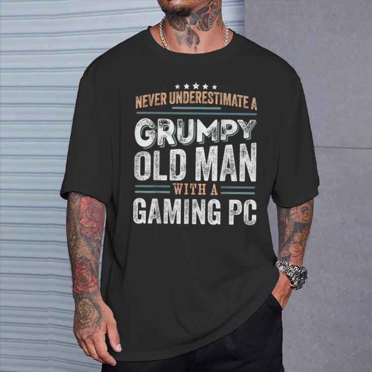 Mürrischer Alter Mann Mit Einem Gaming-Pc Lustige Geschenke Für Papa T-Shirt Geschenke für Ihn