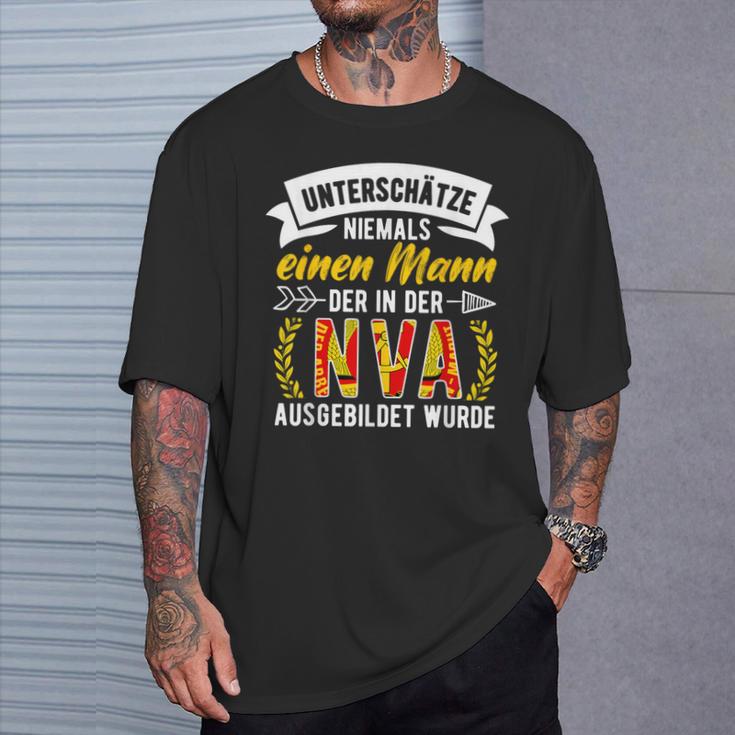 Nva Underschätze Niemals Einen Manneteran East Ddr Ossi T-Shirt Geschenke für Ihn