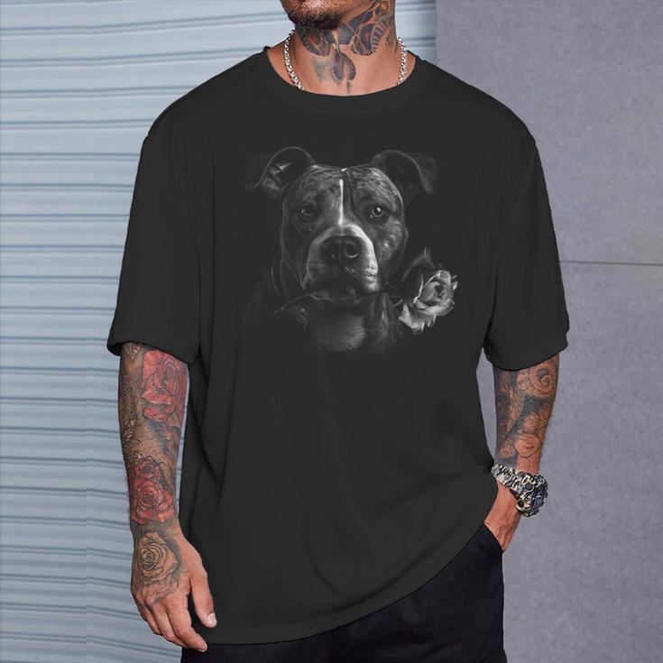 Plain Portrait Of Stafford Terrier And Rose T-Shirt Geschenke für Ihn