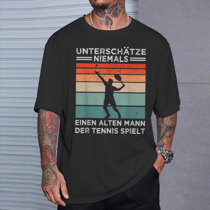 Retro Tennis T-Shirt für Herren - Unterschätze niemals alten Tennisspieler Geschenke für Ihn