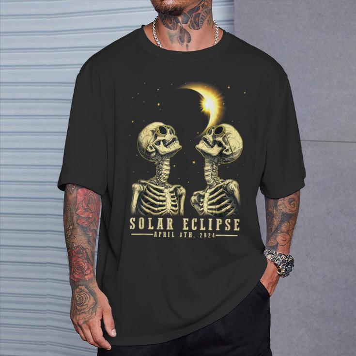 Retro Total Solar Eclipse 2024 Skeleten For Women T-Shirt Gifts for Him