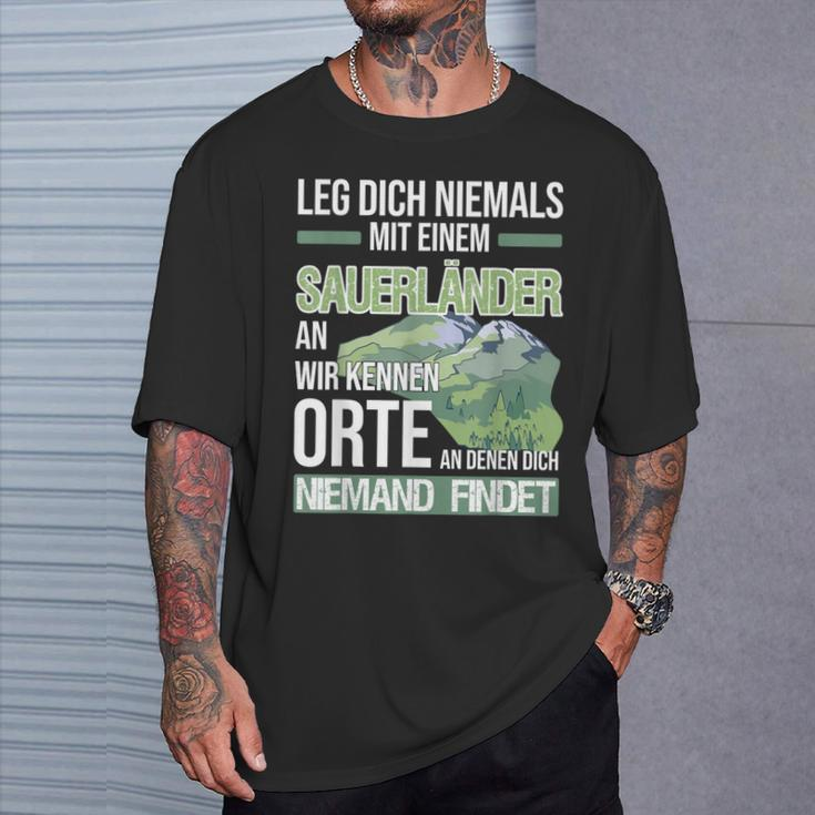 Sauerland Schwarzes T-Shirt - Niemals mit Einem Sauerländer Anlegen Geschenke für Ihn