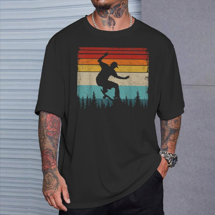 Skateboarder Retro Style Distressed Vintage Skateboarding T-Shirt Gifts for Him