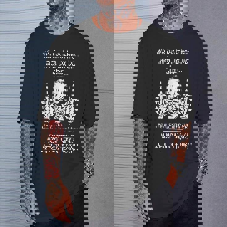 Skull With A Fuck Here And A Fuck There T-Shirt Cadeaux pour lui