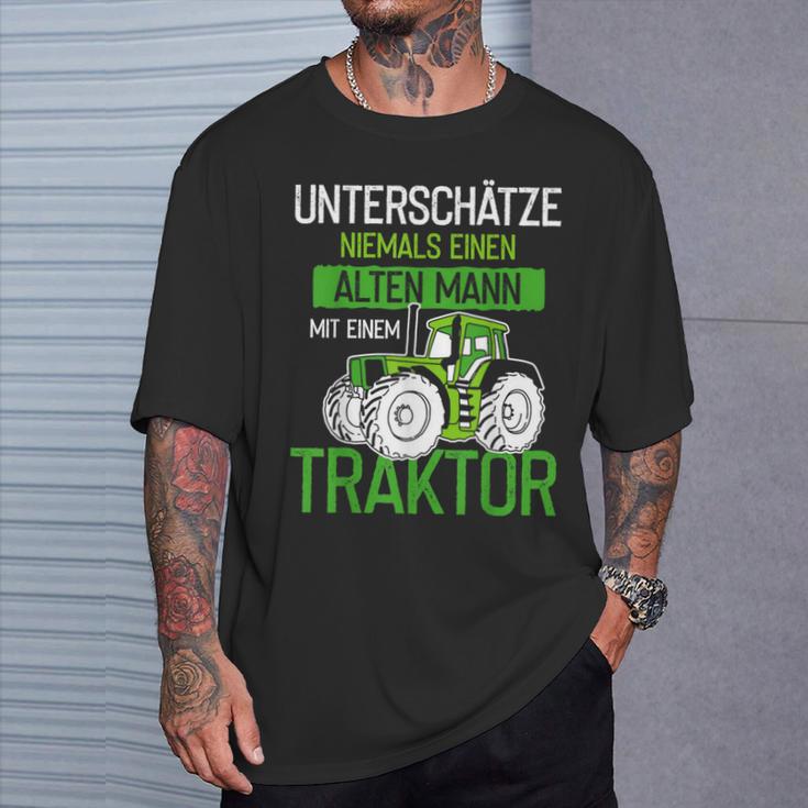 Unterschätze Niemals Einen Alten Mann Mit Einem Traktor Opa T-Shirt Geschenke für Ihn