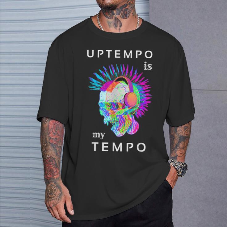 Uptempo Ist Meine Techno-Musik Hardtek Tek Schranz Drum N Bass T-Shirt Geschenke für Ihn