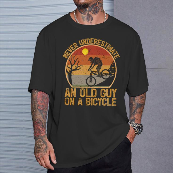 Vintage Retro Never Underestimate An Old Guy On A Bicycle T-Shirt Gifts for Him
