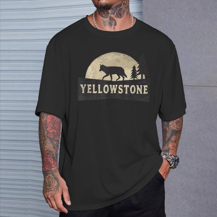 Yellowstone National Park Distressed Vintage Style T-Shirt Gifts for Him