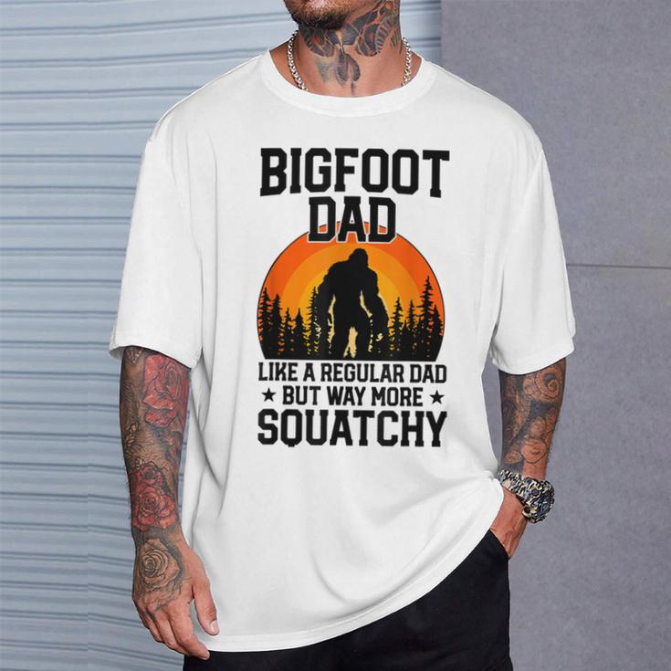 Bigfoot Dad Retro Papa Squatchintage Sasquatchatertag T-Shirt Geschenke für Ihn