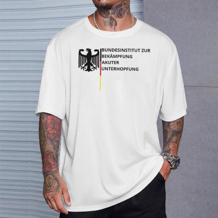 Bundesinstitut Zur Bekämpfung Akuter Unterhopfung White T-Shirt Geschenke für Ihn