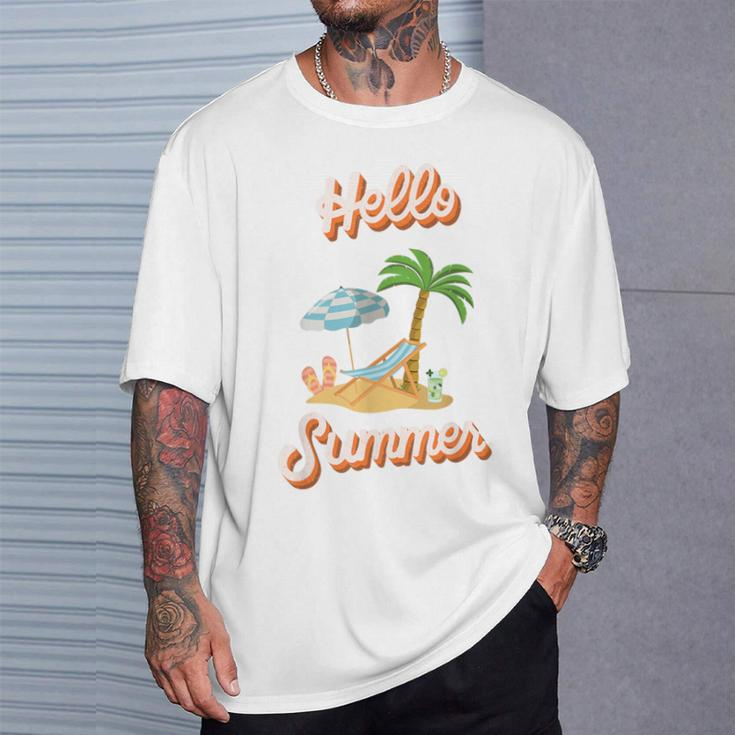 Hello Summer – Mit Sand Meer Sonnenschirm Und Palmenstimmung T-Shirt Geschenke für Ihn
