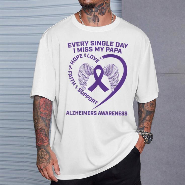 Lila Schleife Flügel Alzheimers Awareness In Memory Of Papa T-Shirt Geschenke für Ihn