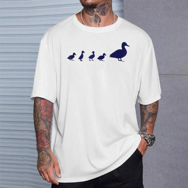Mama Duck 4 Ducklings Animal Family B T-Shirt Gifts for Him