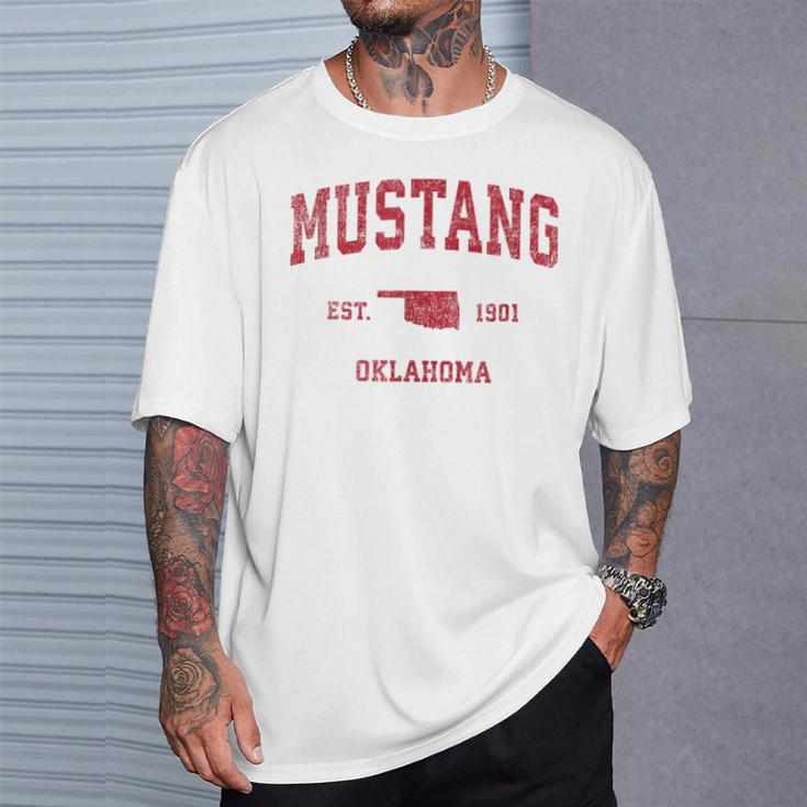 Mustang Oklahoma Ok Vintage Sports Red PrintS T-Shirt Geschenke für Ihn