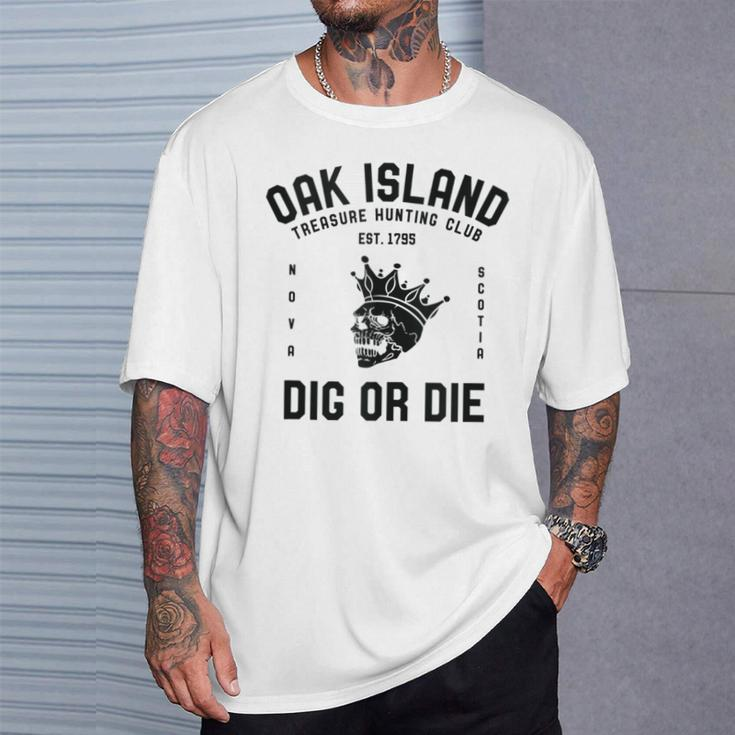 Oak Island Treasure Hunting Club Vintage Skull And Crown Mys T-Shirt Gifts for Him