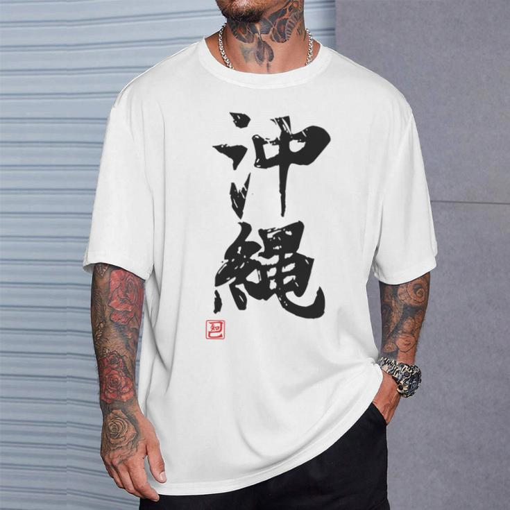 Okinawa Lustige Lettering-Kalligrafie T-Shirt Geschenke für Ihn