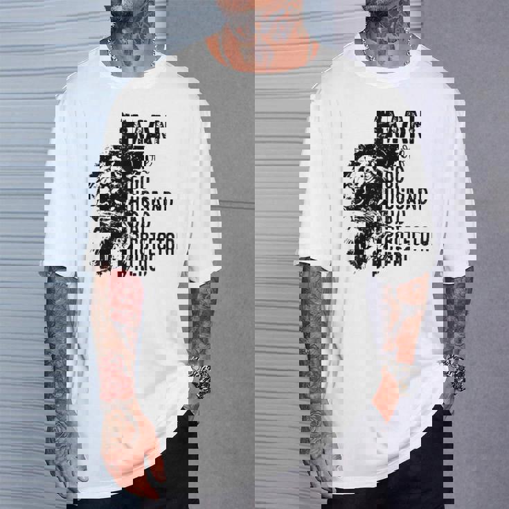 Retro Man Of God Husband Dad Protector Hero Dad Christian T-Shirt Gifts for Him