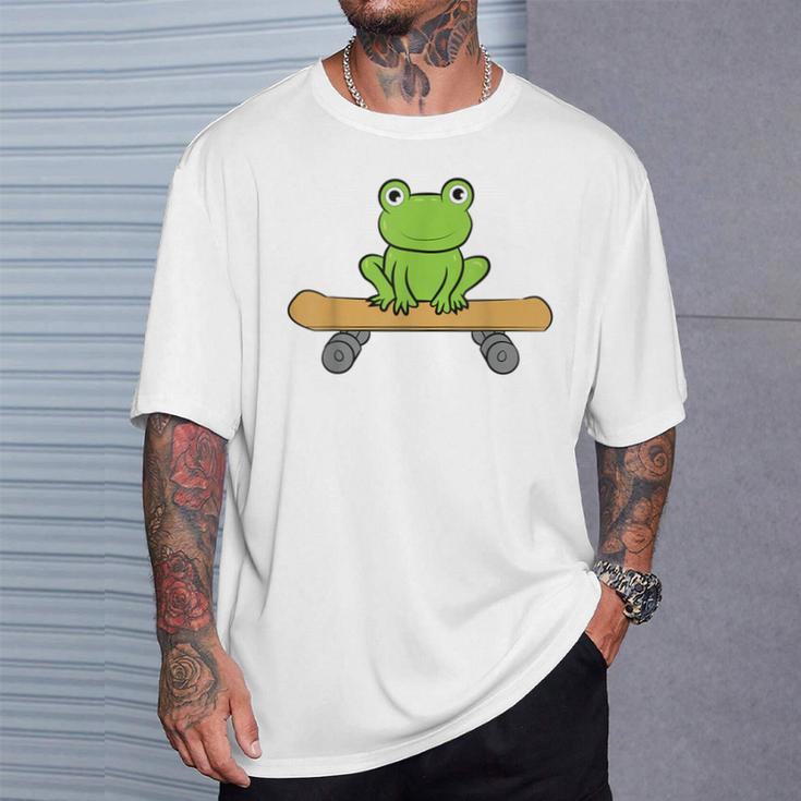 Skateboarding Frogs Skateboard Frogs T-Shirt Gifts for Him