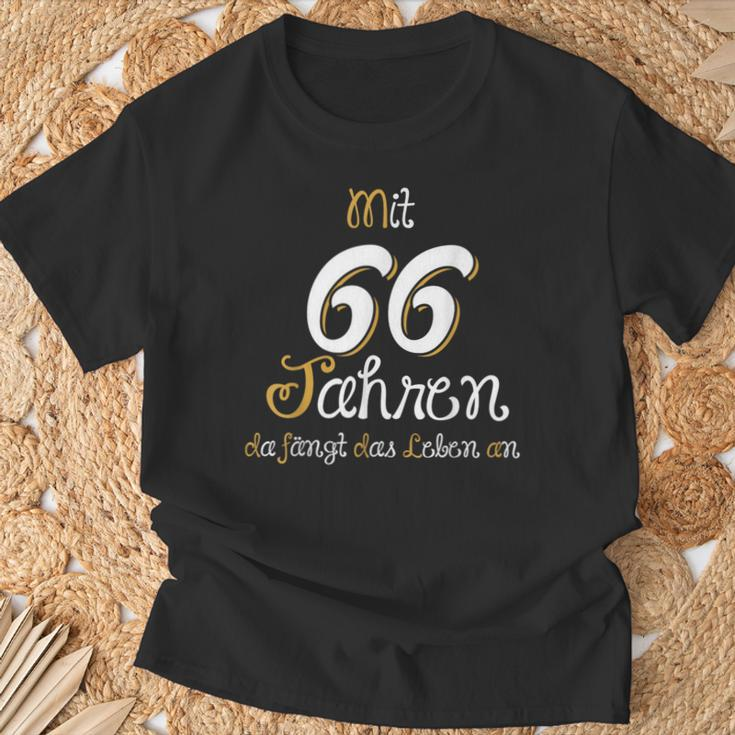 66 Birthday Mit 66 Jahre Da Fanggt Das Leben An Geschenk T-Shirt Geschenke für alte Männer