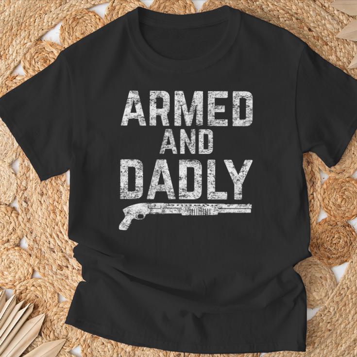 Armed And Dadly Lustiger Bewaffneter Papa Pun Tödlicherater Witz T-Shirt Geschenke für alte Männer