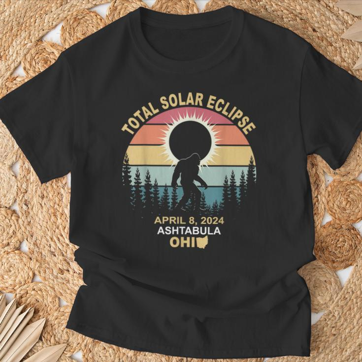 Bigfoot Ashtabula Ohio Total Solar Eclipse 2024 T-Shirt Gifts for Old Men