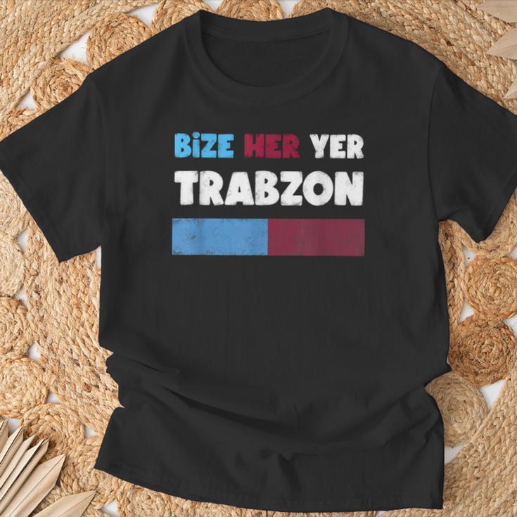 Bize Her Yer Trabzon Hediye T-Shirt Geschenke für alte Männer