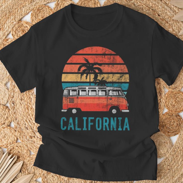 California Retro Surf Bus Vintage Van Surfer & Sufing T-Shirt Gifts for Old Men