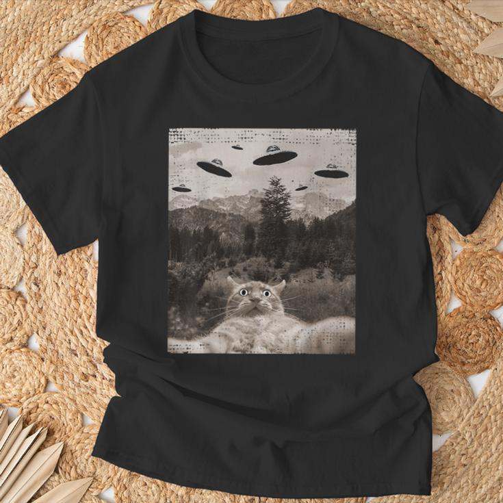 Cat Ufo Meme Cat Selfie With Ufos T-Shirt Gifts for Old Men