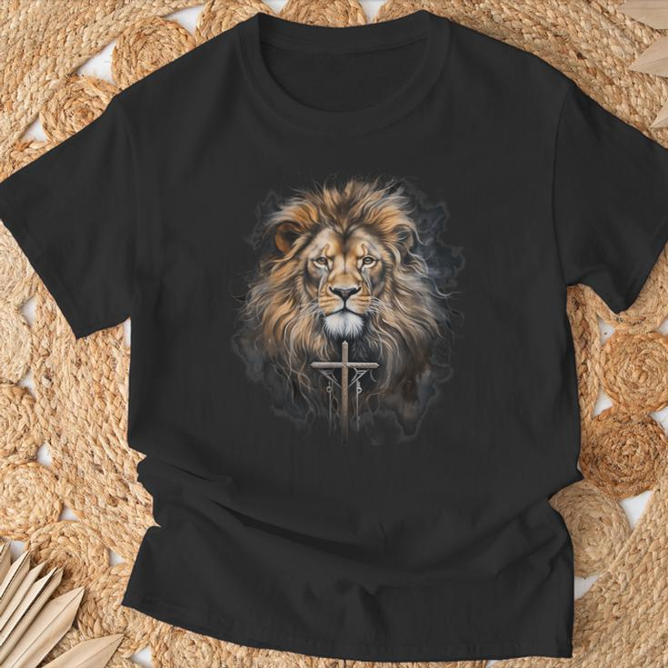 Christian Cross Lion Of Judah Religious Faith Jesus Pastor T-Shirt Gifts for Old Men