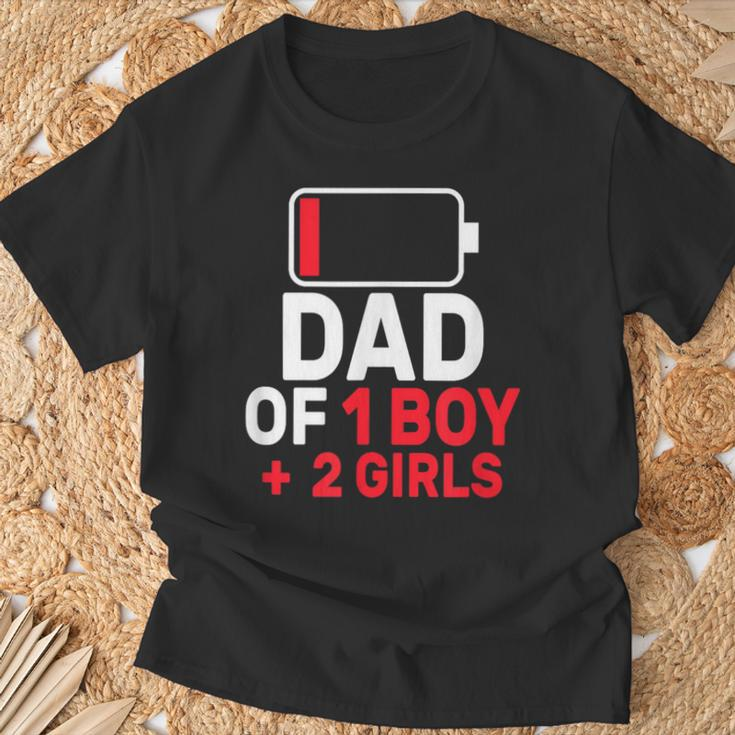Dad Of 1 Boy And 2 Girls Low Battery Father's Day Dad T-Shirt Gifts for Old Men