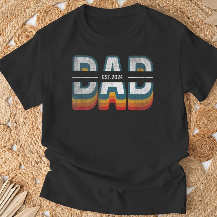 Dad Est 2024 New Dad 2024 Father's Day Expect Baby 2024 T-Shirt Gifts for Old Men