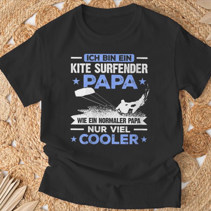 Damen Bin Ein Kite Surfender Papa Wie Ein Normaler Papi Nur Cooler Mit-Ausschnitt T-Shirt Geschenke für alte Männer